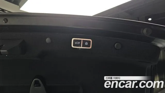 Hyundai Grandeur Grandeur (GN7) 2.5 Бензин 2WD — Фото автомобиля 28