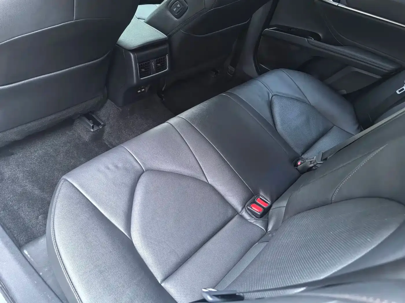 Toyota Camry 2021 Hybrid 2.5HG Luxury Edition — Фото автомобиля 15