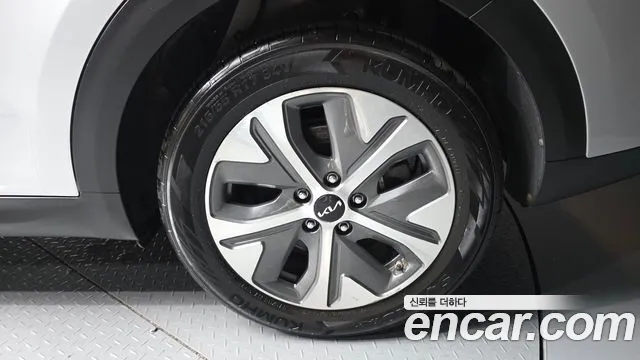 Kia Niro — Фото автомобиля 20