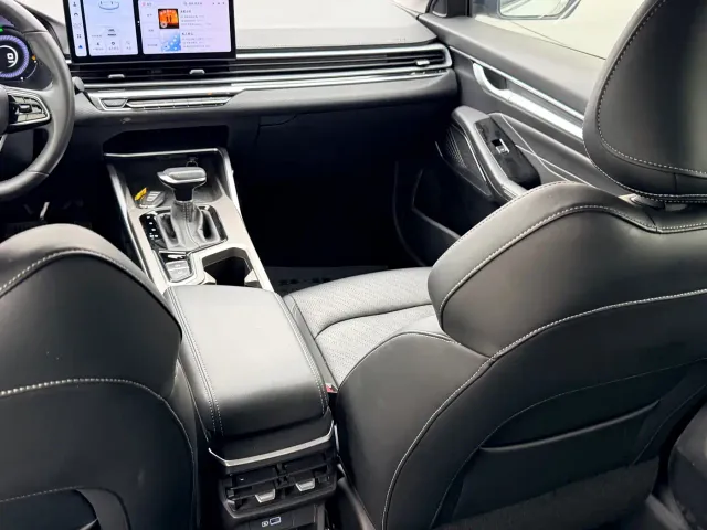 Geely Emgrand — Фото автомобиля 12