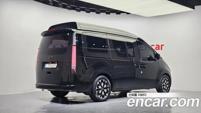 Hyundai Staria Staria 4WD Lounge 7 мест — Фото автомобиля 2