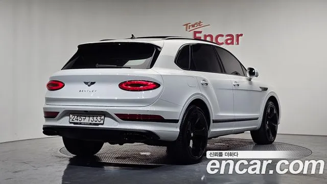 Фотография автомобиля — Bentley Bentayga