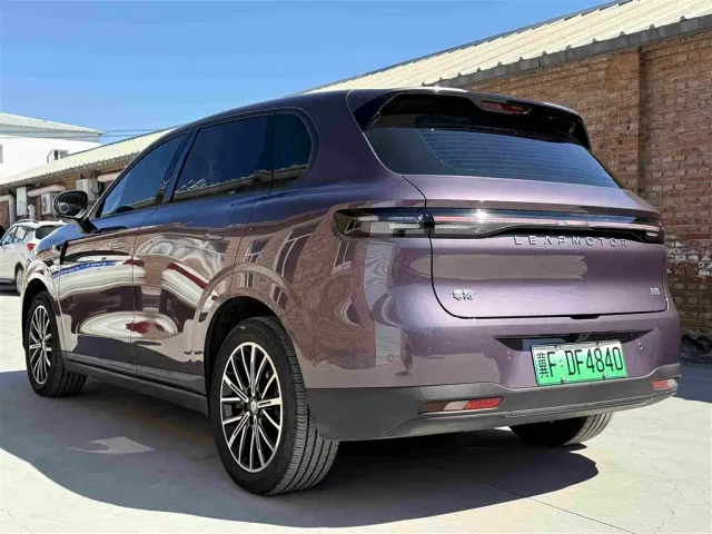 Leapmotor B10 — Фото автомобиля 22