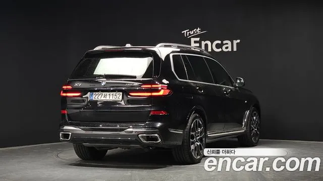 BMW X7 — Фото автомобиля 2