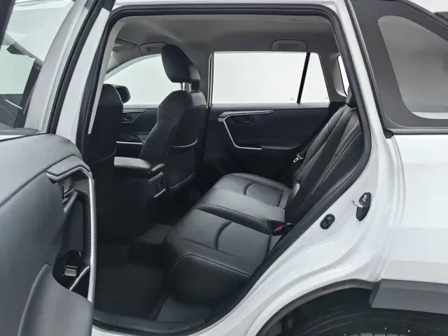 Toyota RAV4 — Фото автомобиля 15