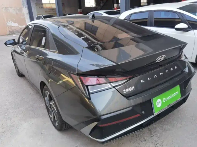 Hyundai Elantra — Фото автомобиля 4