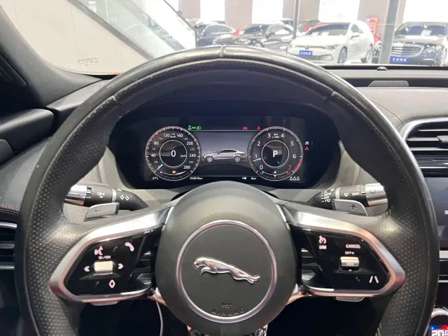 Jaguar XEL — Фото автомобиля 5