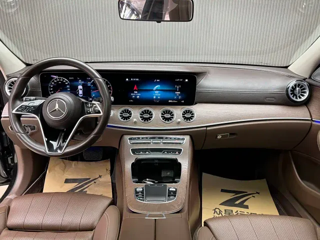 Mercedes-Benz E-Class — Фото автомобиля 14