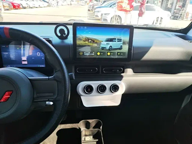 Wuling Zhiguang NEV — Фото автомобиля 12
