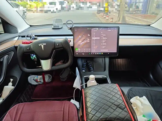 Tesla Model 3 — Фото автомобиля 5