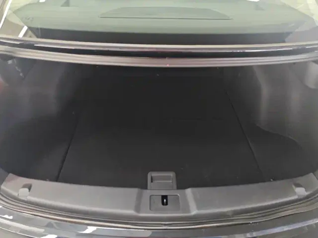 Hongqi E-QM5 — Фото автомобиля 4