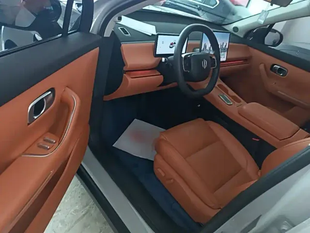 Leapmotor C10 — Фото автомобиля 15