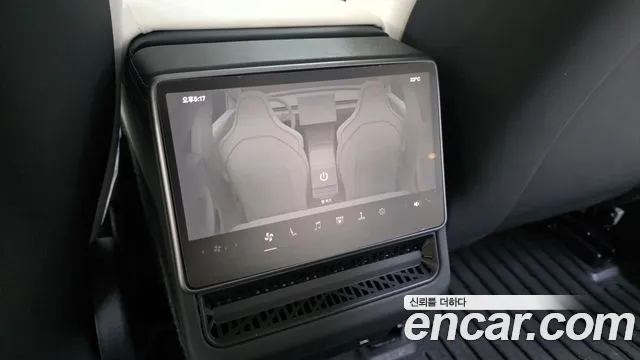 Tesla Model 3 — Фото автомобиля 15