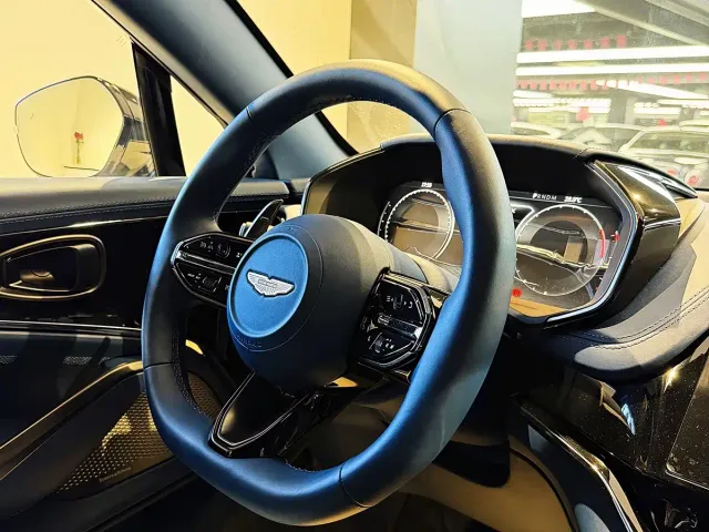 Aston Martin DBX — Фото автомобиля 3