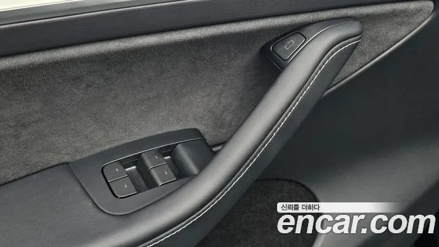 Tesla Model Y — Фото автомобиля 30