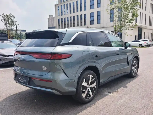 BYD Tang L — Фото автомобиля 9