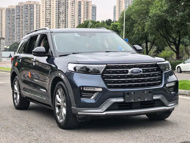 Ford Explorer — Фото автомобиля 3