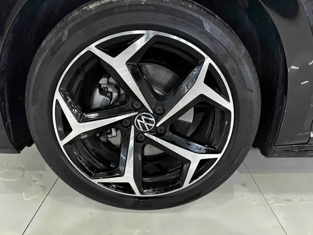 Volkswagen Passat — Фото автомобиля 16