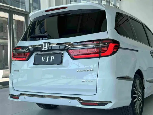 Honda Elysion — Фото автомобиля 15