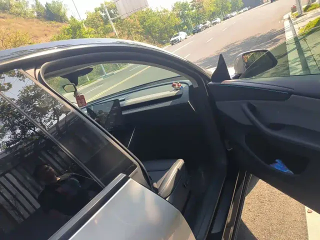 Tesla Model Y — Фото автомобиля 19