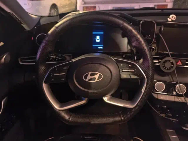 Hyundai Elantra — Фото автомобиля 14