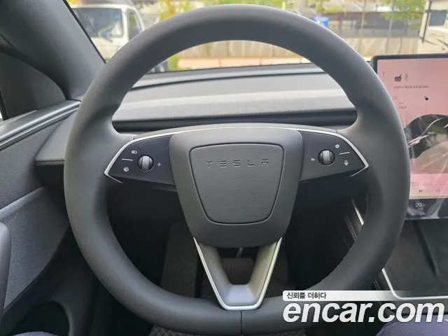 Tesla Model Y — Фото автомобиля 9
