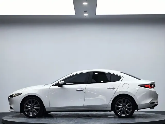 Mazda Axela — Фото автомобиля 5