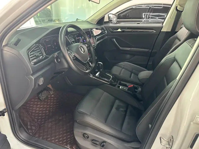 Volkswagen T-Roc — Фото автомобиля 7