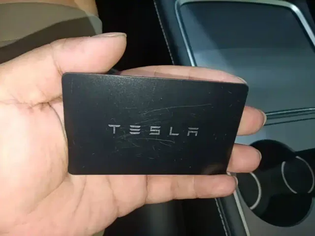 Tesla Model Y — Фото автомобиля 8
