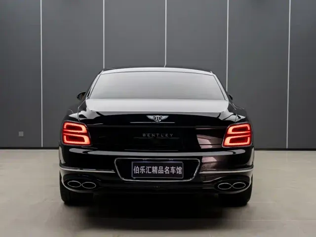 Bentley Flying Spur — Фото автомобиля 6