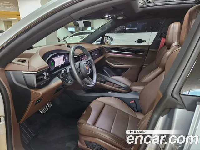 Porsche Macan Electric — Фото автомобиля 10