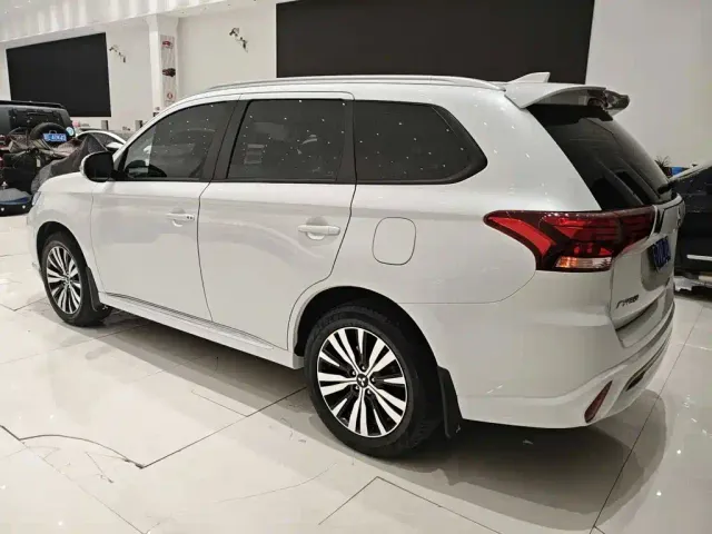 Mitsubishi Outlander — Фото автомобиля 7