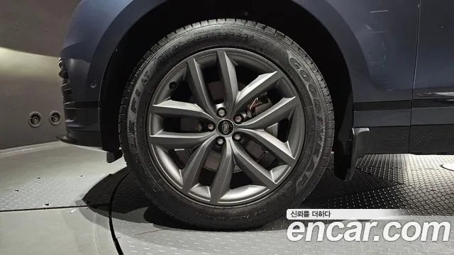 Land Rover Range Rover Velar Range Rover Velar 2.0 P250 Dynamic SE — Фото автомобиля 2
