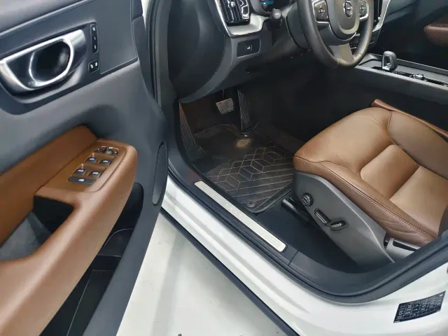 Volvo XC60 — Фото автомобиля 4
