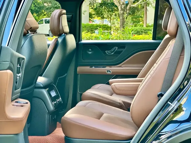 Lincoln Aviator — Фото автомобиля 7