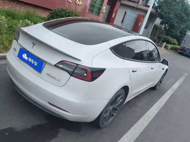 Tesla Model 3 — Фото автомобиля 3