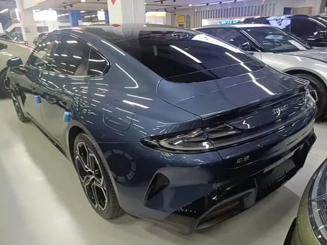 Xiaomi SU7 — Фото автомобиля 4