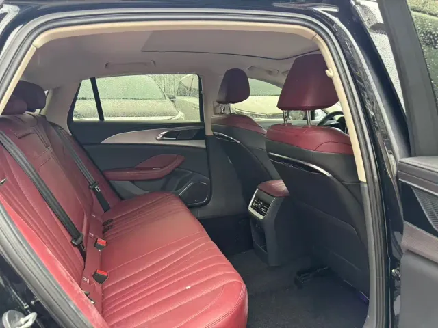 Hongqi H5 — Фото автомобиля 10