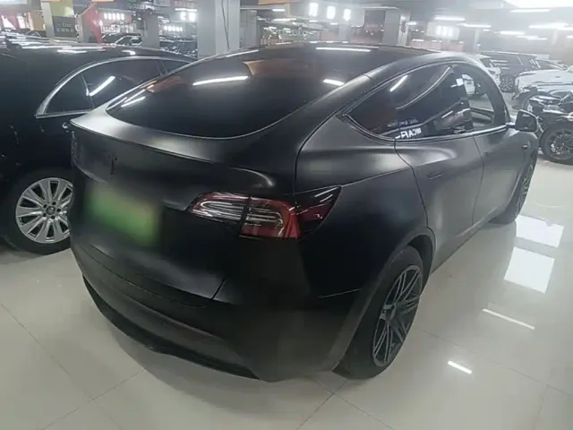 Tesla Model Y — Фото автомобиля 6