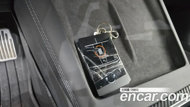 Tesla Model 3 — Фото автомобиля 11