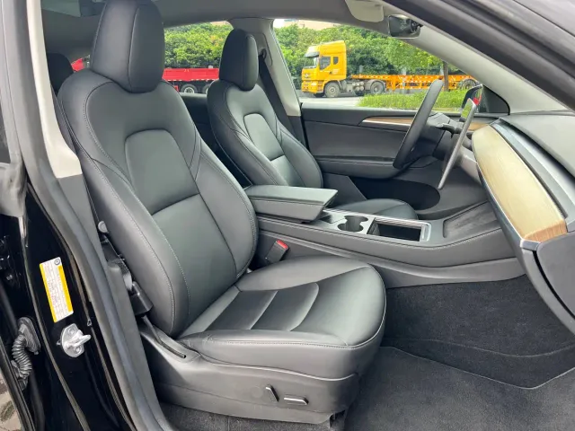 Tesla Model Y — Фото автомобиля 6