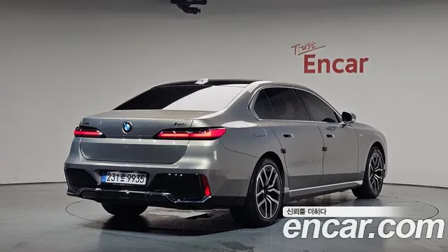BMW 7-Series 7 серия (G70) 740i xDrive M Sport — Фото автомобиля 2