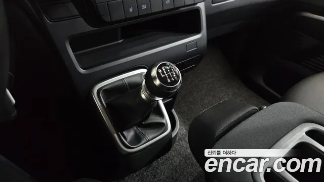 Hyundai Staria Staria Tourer 11 мест — Фото автомобиля 6