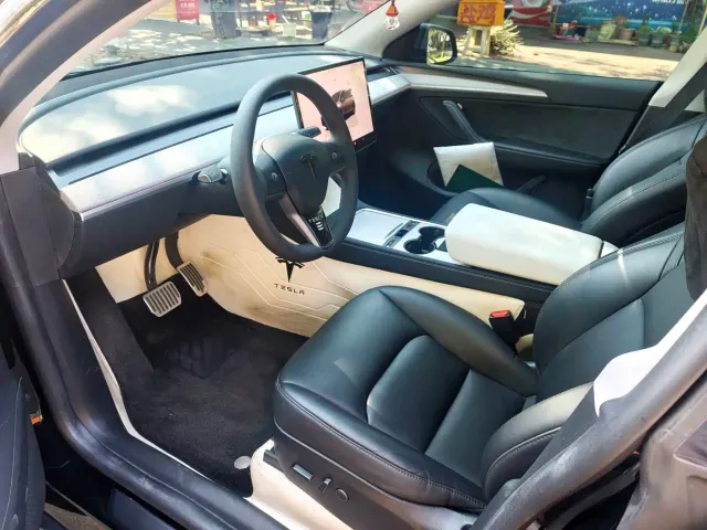 Tesla Model Y — Фото автомобиля 8