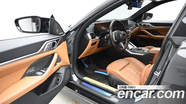 BMW i4 — Фото автомобиля 11