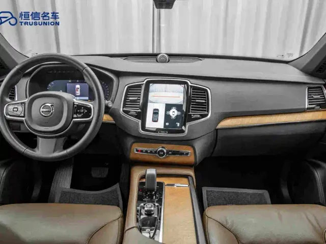 Volvo XC90 — Фото автомобиля 13