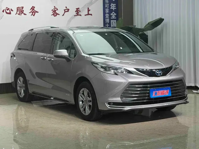 Toyota Sienna — Фото автомобиля 3