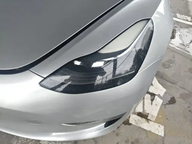Tesla Model 3 — Фото автомобиля 23