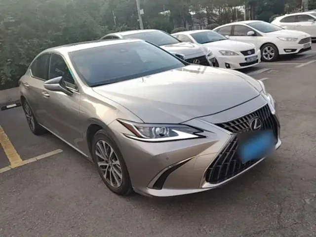 Lexus ES — Фото автомобиля 3