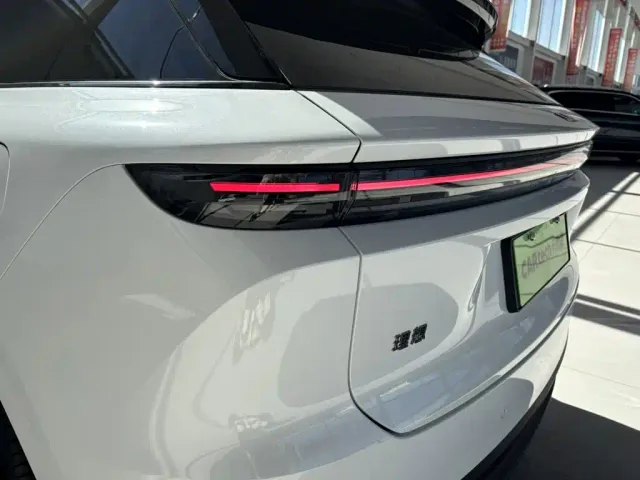 Li Auto i6 — Фото автомобиля 10